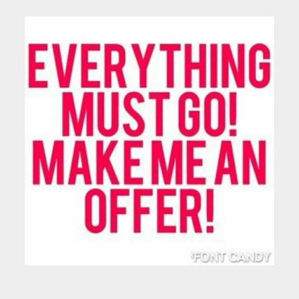 Did you like something in my closet but not the price?
Make me an offer 🤑🤑